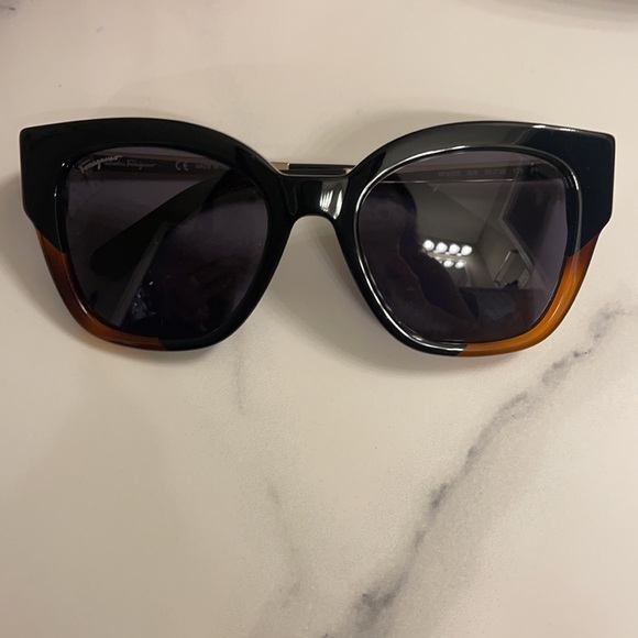 Salvatore Ferragamo Sunglasses - Picture 2 of 5